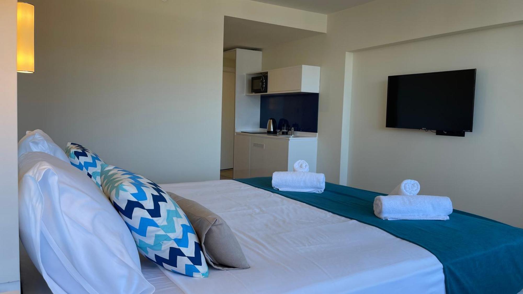 Hellobatumi Aparthotel Szoba fotó